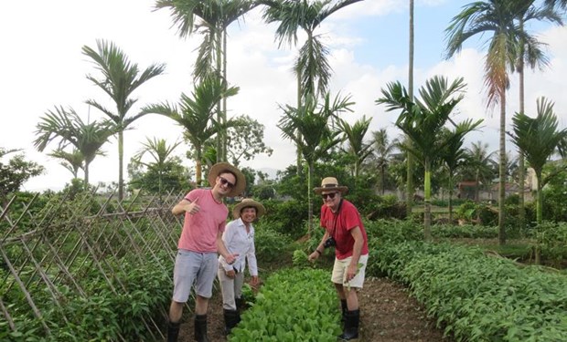 Foreign tourists join an agro-tourism programme in Dong Trieu town of Quang Ninh (Photo: baoquangninh.com.vn) Foreign tourists join an agro-tourism programme in Dong Trieu town of Quang Ninh (Photo: baoquangninh.com.vn)